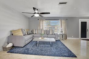 Boca Beauty - Stylish Home With Pool 3 Bedroom Home by RedAwning