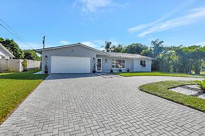 Boca Beauty - Stylish Home With Pool 3 Bedroom Home by RedAwning