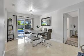 Boca Beauty - Stylish Home With Pool 3 Bedroom Home by RedAwning