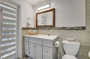 Boca Beauty - Stylish Home With Pool 3 Bedroom Home by RedAwning