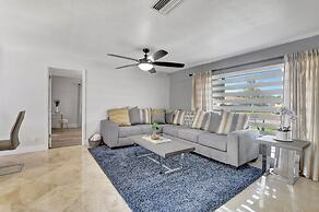 Boca Beauty - Stylish Home With Pool 3 Bedroom Home by RedAwning