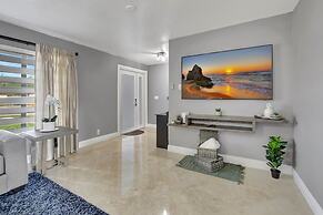 Boca Beauty - Stylish Home With Pool 3 Bedroom Home by RedAwning