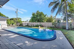 Boca Beauty - Stylish Home With Pool 3 Bedroom Home by RedAwning
