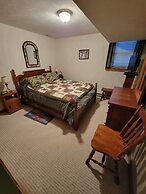 Adirondack Cozy Cottage Hideaway 4 Bedroom Home by RedAwning