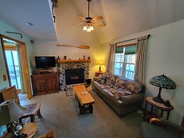 Adirondack Cozy Cottage Hideaway 4 Bedroom Home by RedAwning
