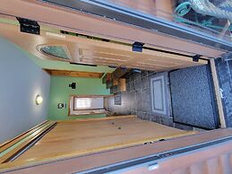 Adirondack Cozy Cottage Hideaway 4 Bedroom Home by RedAwning