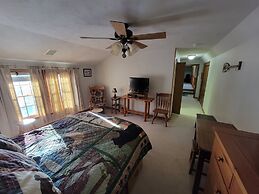 Adirondack Cozy Cottage Hideaway 4 Bedroom Home by RedAwning