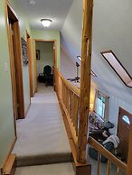 Adirondack Cozy Cottage Hideaway 4 Bedroom Home by RedAwning