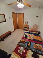 Adirondack Cozy Cottage Hideaway 4 Bedroom Home by RedAwning