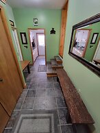 Adirondack Cozy Cottage Hideaway 4 Bedroom Home by RedAwning
