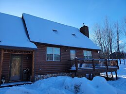 Adirondack Cozy Cottage Hideaway 4 Bedroom Home by RedAwning