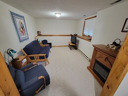 Adirondack Cozy Cottage Hideaway 4 Bedroom Home by RedAwning