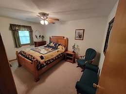 Adirondack Cozy Cottage Hideaway 4 Bedroom Home by RedAwning