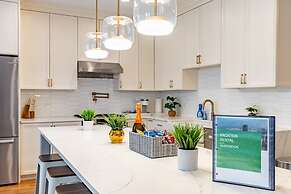 Windy City Getaway 3br 2ba Chicago Townhouse 3 Bedroom Home by RedAwni