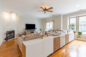 Windy City Getaway 3br 2ba Chicago Townhouse 3 Bedroom Home by RedAwni