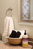 Moose Meadow 5 Bedroom Home by RedAwning