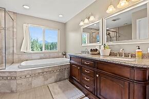 Moose Meadow 5 Bedroom Home by RedAwning