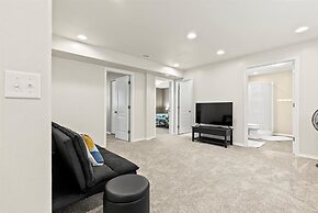 Moose Meadow 5 Bedroom Home by RedAwning