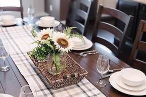 Moose Meadow 5 Bedroom Home by RedAwning