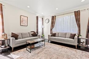 Moose Meadow 5 Bedroom Home by RedAwning