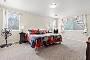 Moose Meadow 5 Bedroom Home by RedAwning