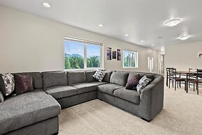 Moose Meadow 5 Bedroom Home by RedAwning