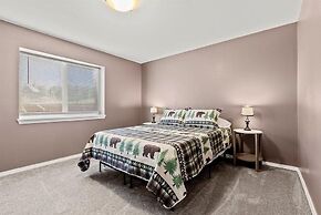 Moose Meadow 5 Bedroom Home by RedAwning