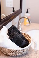 Moose Meadow 5 Bedroom Home by RedAwning