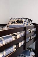 Moose Meadow 5 Bedroom Home by RedAwning