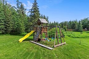 Moose Meadow 5 Bedroom Home by RedAwning