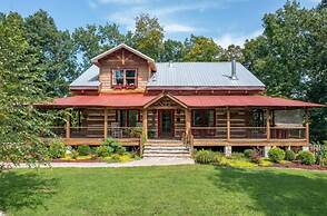 The Log Palace Private Guest Suite 2 Bedroom Cabin