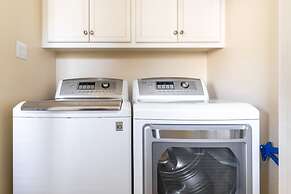 Washington Corridor & Park Living 2 Bedroom Home by RedAwning