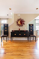 Washington Corridor & Park Living 2 Bedroom Home by RedAwning