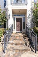 Washington Corridor & Park Living 2 Bedroom Home by RedAwning