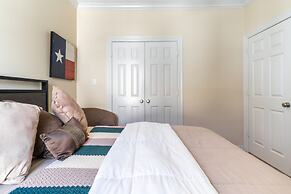 Washington Corridor & Park Living 2 Bedroom Home by RedAwning