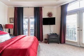 Washington Corridor & Park Living 2 Bedroom Home by RedAwning