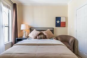 Washington Corridor & Park Living 2 Bedroom Home by RedAwning