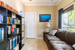 Washington Corridor & Park Living 2 Bedroom Home by RedAwning