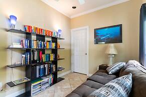 Washington Corridor & Park Living 2 Bedroom Home by RedAwning