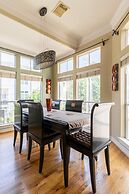 Washington Corridor & Park Living 2 Bedroom Home by RedAwning