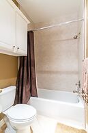 Washington Corridor & Park Living 2 Bedroom Home by RedAwning