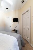 Washington Corridor & Park Living 2 Bedroom Home by RedAwning