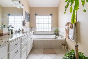 Washington Corridor & Park Living 2 Bedroom Home by RedAwning