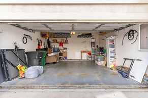 Washington Corridor & Park Living 2 Bedroom Home by RedAwning