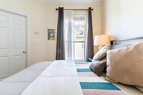 Washington Corridor & Park Living 2 Bedroom Home by RedAwning