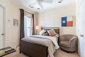 Washington Corridor & Park Living 2 Bedroom Home by RedAwning