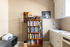 Washington Corridor & Park Living 2 Bedroom Home by RedAwning