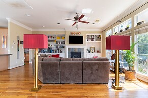 Washington Corridor & Park Living 2 Bedroom Home by RedAwning