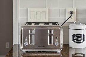 Family Paradise With Private Heated Pool 5 Bedroom Home by RedAwning