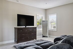 Family Paradise With Private Heated Pool 5 Bedroom Home by RedAwning